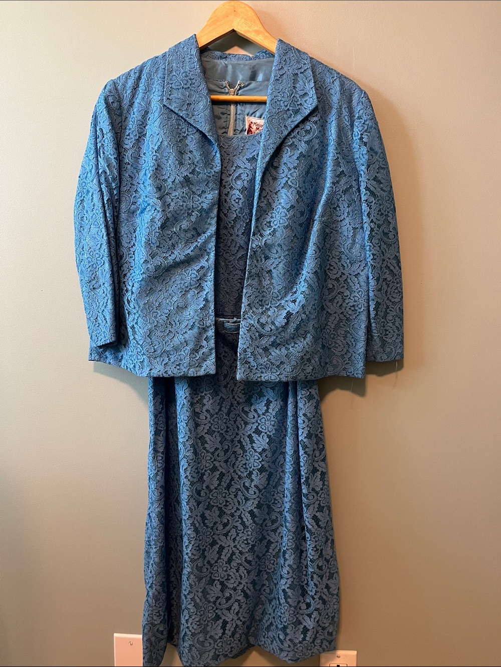 VINTAGE LACE DRESS AND BOLÉRO